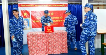 Vùng Cảnh sát biển 4 hoàn thành bầu cử trên biển và đất liền