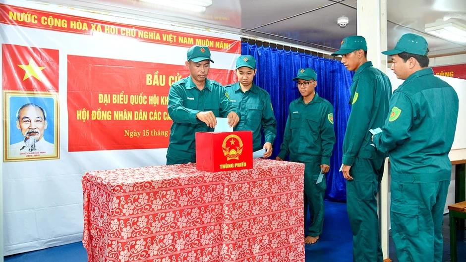 Vùng Cảnh sát biển 4 hoàn thành bầu cử trên biển và đất liền