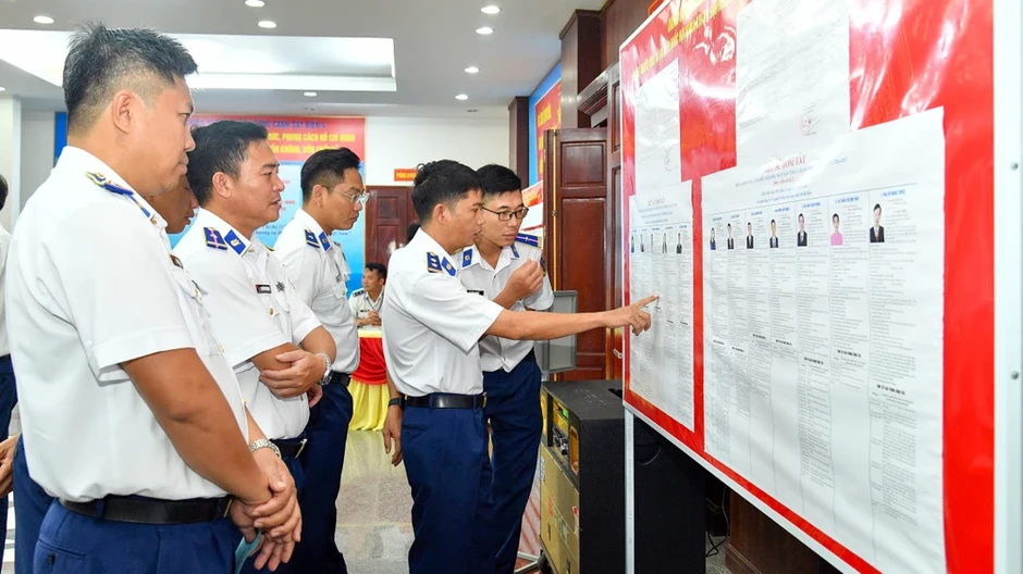 Vùng Cảnh sát biển 4 hoàn thành bầu cử trên biển và đất liền