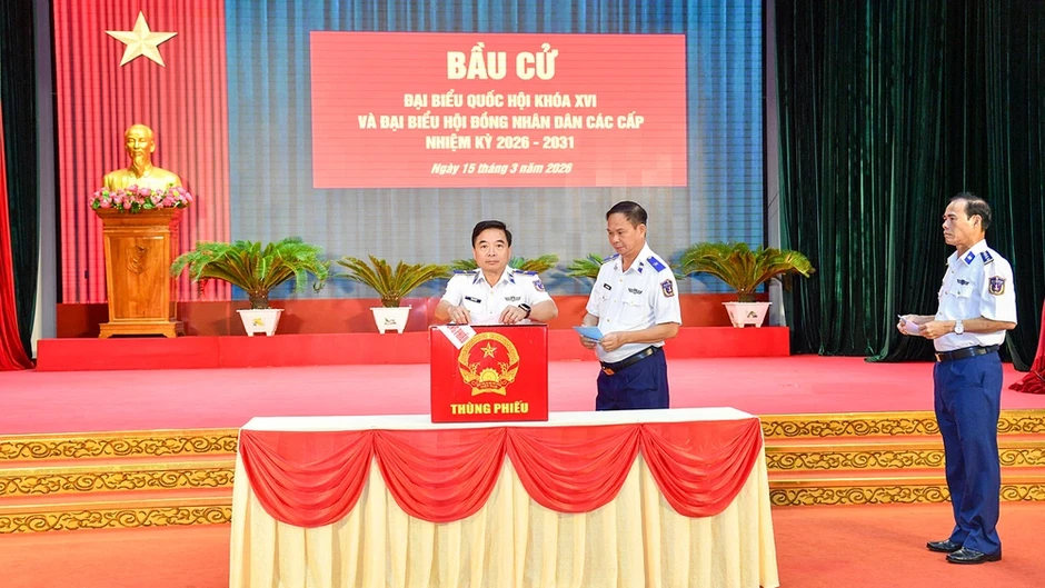 Vùng Cảnh sát biển 4 hoàn thành bầu cử trên biển và đất liền