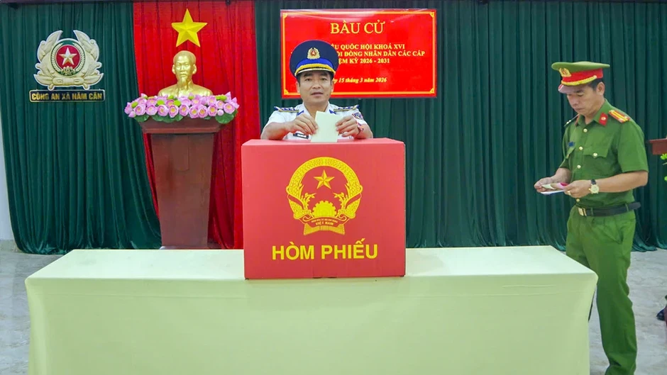 Vùng Cảnh sát biển 4 hoàn thành bầu cử trên biển và đất liền