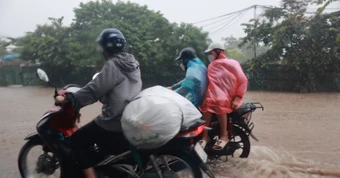 Vùng núi Bắc Bộ tiếp tục hứng mưa lớn gây nguy cơ lũ quét và sạt lở đất