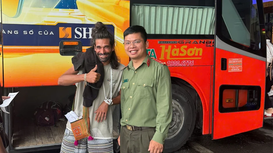 Vượt 100km trong đêm, công an đưa du khách nước ngoài đi cấp cứu Vượt 100km trong đêm, công an đưa du khách nước ngoài đi cấp cứu
