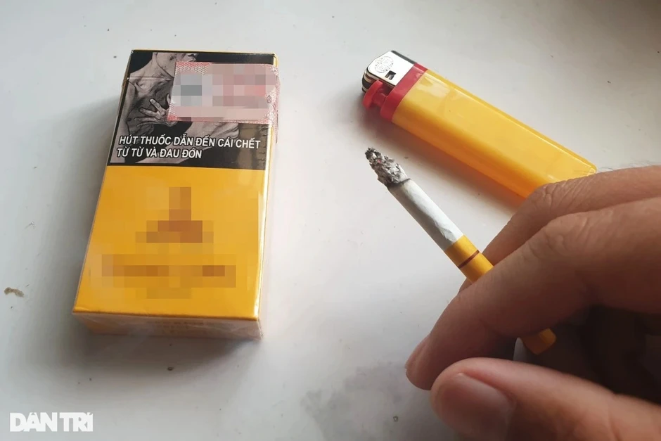 Vứt tàn thuốc lá không đúng nơi quy định có thể bị phạt 150.000 đồng Vứt tàn thuốc lá không đúng nơi quy định có thể bị phạt 150.000 đồng