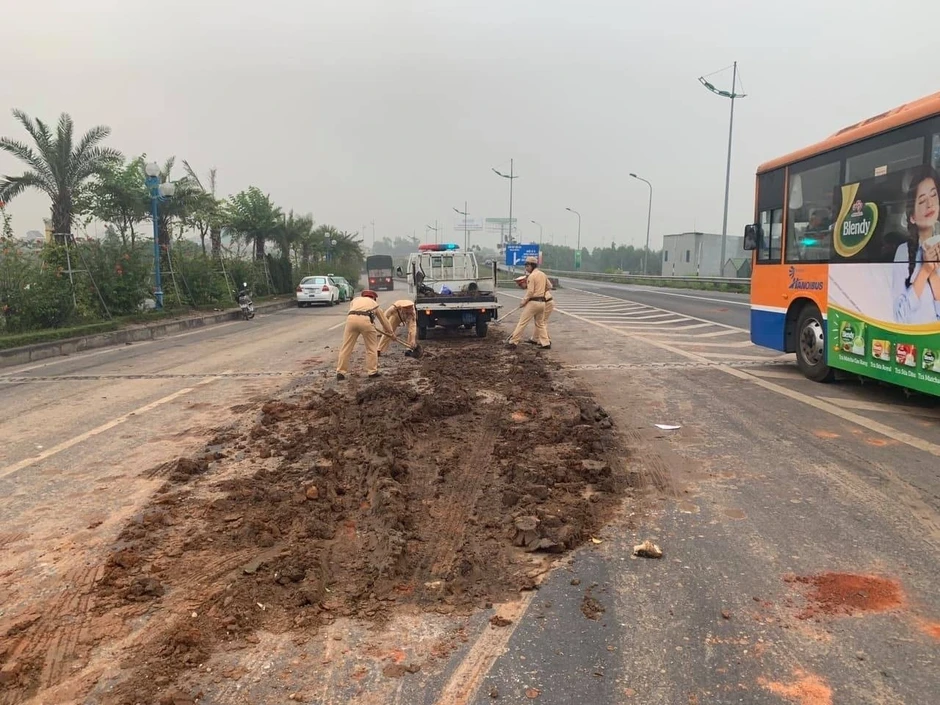 Vứt tàn thuốc lá không đúng nơi quy định có thể bị phạt 150.000 đồng Vứt tàn thuốc lá không đúng nơi quy định có thể bị phạt 150.000 đồng