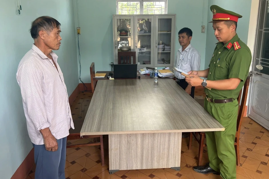 Xả hơn 240 tấn chất thải chưa xử lý ra môi trường, chủ trại heo bị khởi tố Xả hơn 240 tấn chất thải chưa xử lý ra môi trường, chủ trại heo bị khởi tố