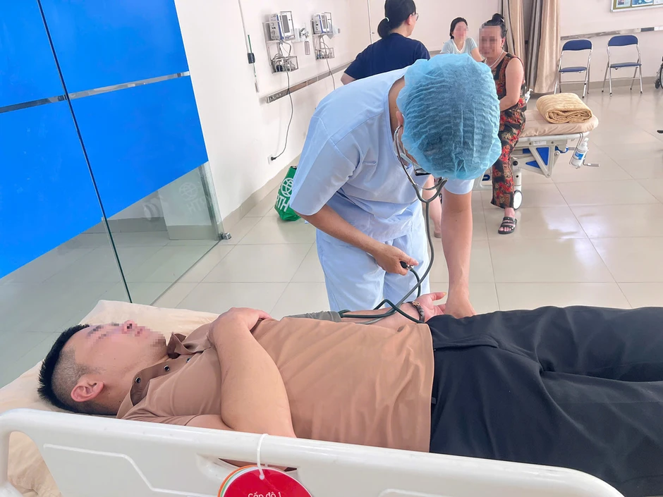 Xác minh clip tài xế taxi dùng gạch tấn công hành khách Xác minh clip tài xế taxi dùng gạch tấn công hành khách