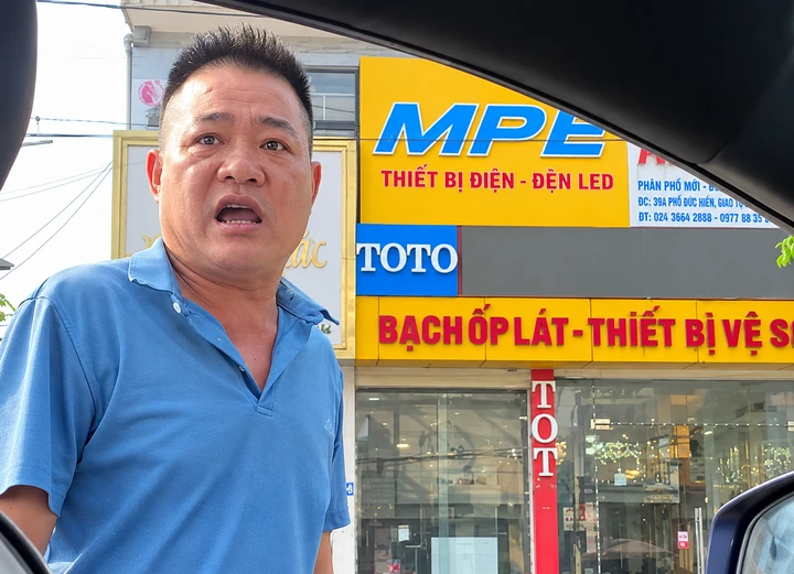 Xác minh vụ người đàn ông tự nhận uống rượu, chặn ô tô hành hung tài xế ở Hà Nội Xác minh vụ người đàn ông tự nhận uống rượu, chặn ô tô hành hung tài xế ở Hà Nội