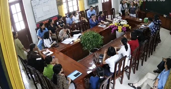Xác minh vụ nữ hiệu trưởng đập bàn, ném cốc tại Ninh Bình