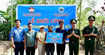 Xây dựng 3 căn nhà đại đoàn kết cho hộ nghèo ở xã biên giới Buôn Đôn