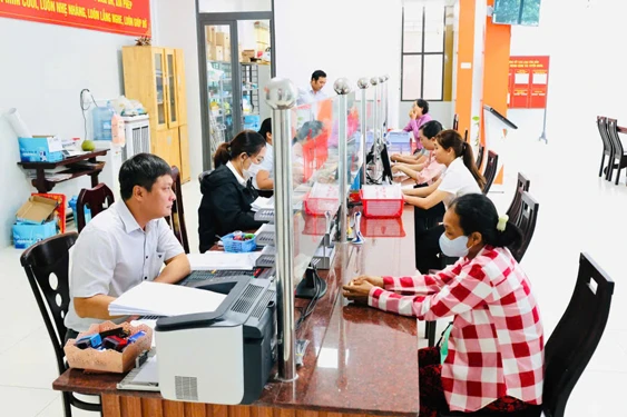 Xây dựng đội ngũ cán bộ cơ sở ngang tầm nhiệm vụ
