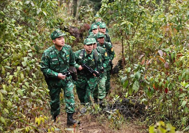 Xây dựng đường biên giới hòa bình, phát triển kinh tế cửa khẩu Xây dựng đường biên giới hòa bình, phát triển kinh tế cửa khẩu