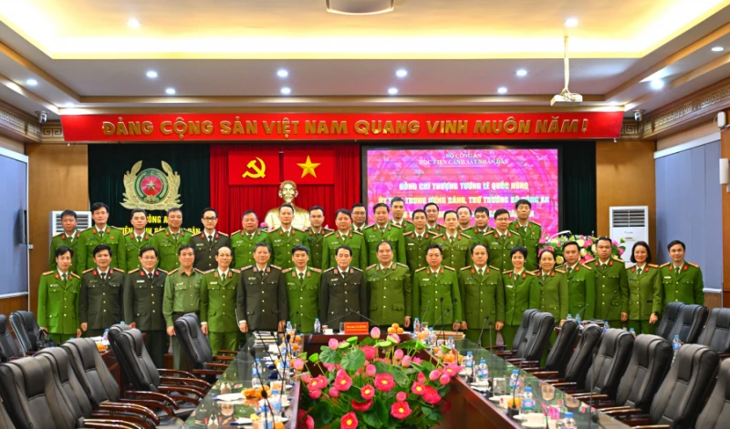 Xây dựng Học viện Cảnh sát nhân dân thông minh gắn với chuyển đổi số Xây dựng Học viện Cảnh sát nhân dân thông minh gắn với chuyển đổi số