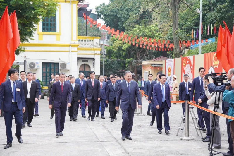 Xây dựng lực lượng tham mưu Cảnh vệ chuyên sâu, tinh, gọn, mạnh, đáp ứng yêu cầu, nhiệm vụ trong kỷ nguyên mới Xây dựng lực lượng tham mưu Cảnh vệ chuyên sâu, tinh, gọn, mạnh, đáp ứng yêu cầu, nhiệm vụ trong kỷ nguyên mới
