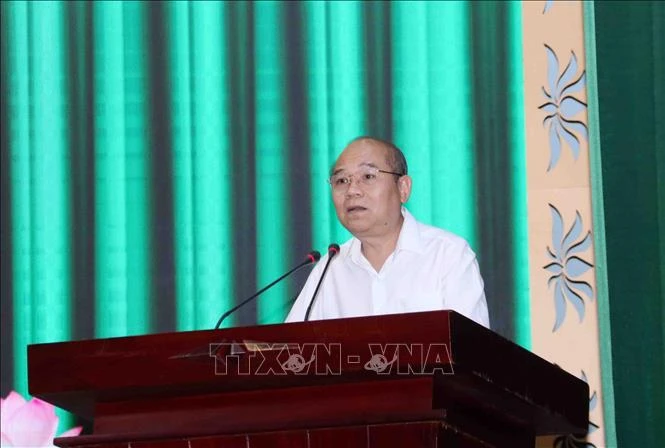 Xây dựng nền quốc phòng toàn dân, tạo môi trường hòa bình và phát triển Xây dựng nền quốc phòng toàn dân, tạo môi trường hòa bình và phát triển