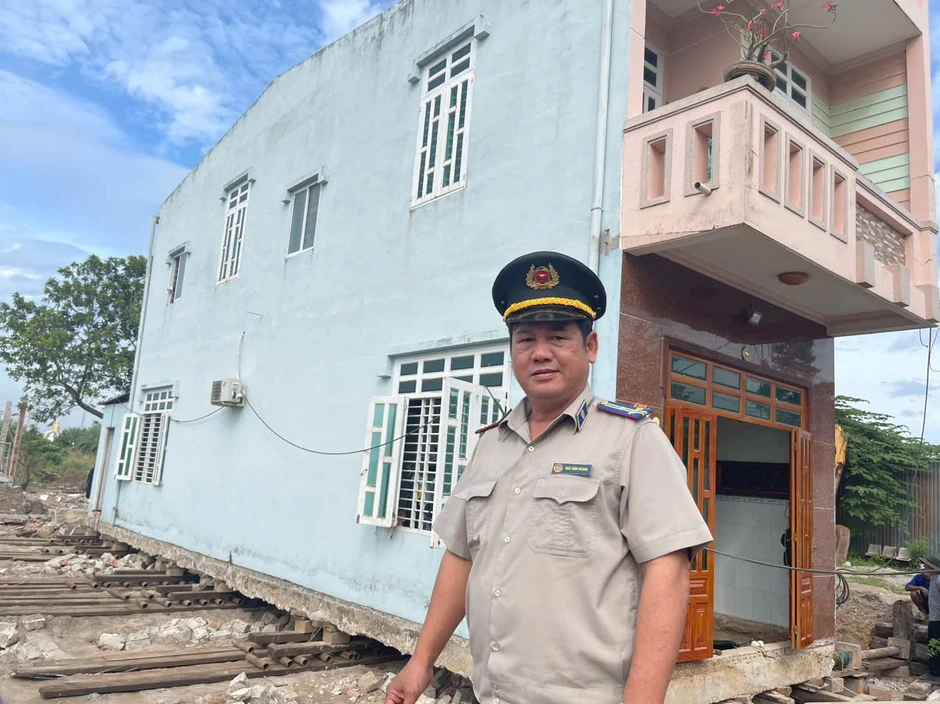 Xây nhà nhầm thửa đất, được chủ đất tặng 500 triệu thuê "thần đèn" dịch nhà Xây nhà nhầm thửa đất, được chủ đất tặng 500 triệu thuê "thần đèn" dịch nhà