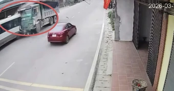 Xe ben tông xe học sinh: Nhiều em bị thương trong vụ tai nạn nghiêm trọng