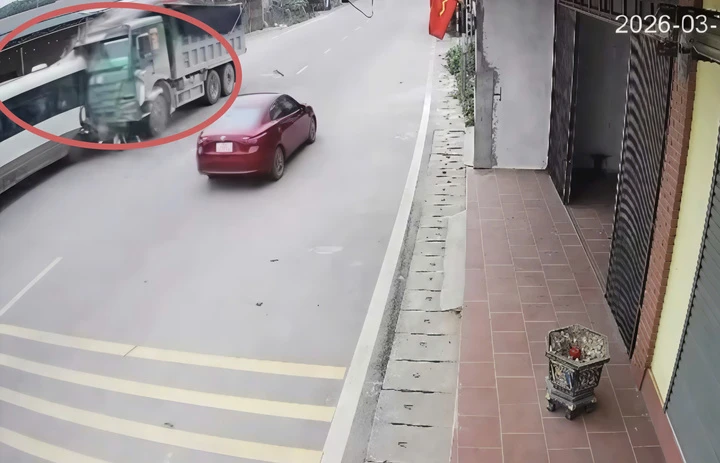 Xe ben tông xe học sinh: Nhiều em bị thương trong vụ tai nạn nghiêm trọng Xe ben tông xe học sinh: Nhiều em bị thương trong vụ tai nạn nghiêm trọng