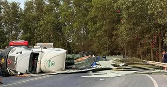 Xe đầu kéo container lật tại khúc cua tử thần cầu Thủ Biên, Đồng Nai – 2026