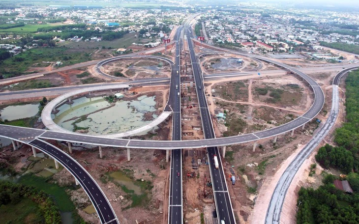 Xe đi cao tốc TP.HCM - Long Thành đã bắt đầu đi tuyến T2 để vào cao tốc Biên Hòa - Vũng Tàu Xe đi cao tốc TP.HCM - Long Thành đã bắt đầu đi tuyến T2 để vào cao tốc Biên Hòa - Vũng Tàu