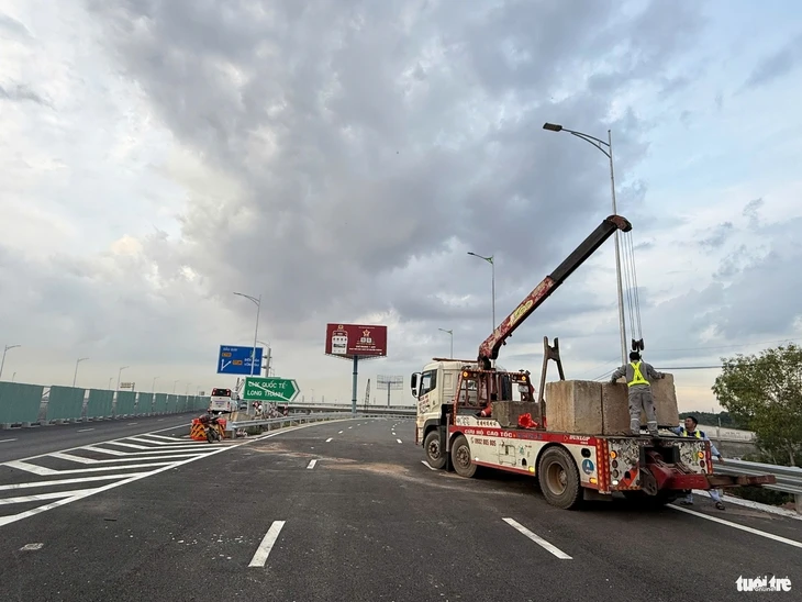 Xe đi cao tốc TP.HCM - Long Thành đã bắt đầu đi tuyến T2 để vào cao tốc Biên Hòa - Vũng Tàu Xe đi cao tốc TP.HCM - Long Thành đã bắt đầu đi tuyến T2 để vào cao tốc Biên Hòa - Vũng Tàu
