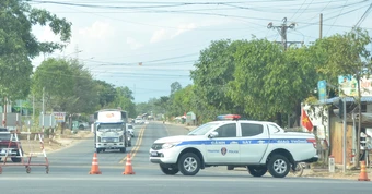 Xe hướng về TP.HCM đông nghẹt, CSGT hạn chế vào cao tốc Phan Thiết - Dầu Giây