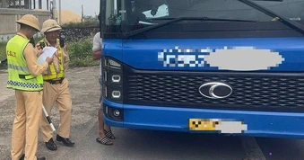 Xe khách 25 chỗ ‘nhồi’ 44 người bị phạt hơn 140 triệu đồng