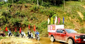 Xe loa lăn bánh, bản làng rộn ràng chờ ngày bỏ phiếu