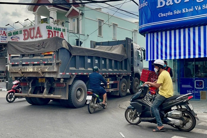 Xe tải tải trọng lớn ở TPHCM sẽ được kiểm tra toàn diện Xe tải tải trọng lớn ở TPHCM sẽ được kiểm tra toàn diện