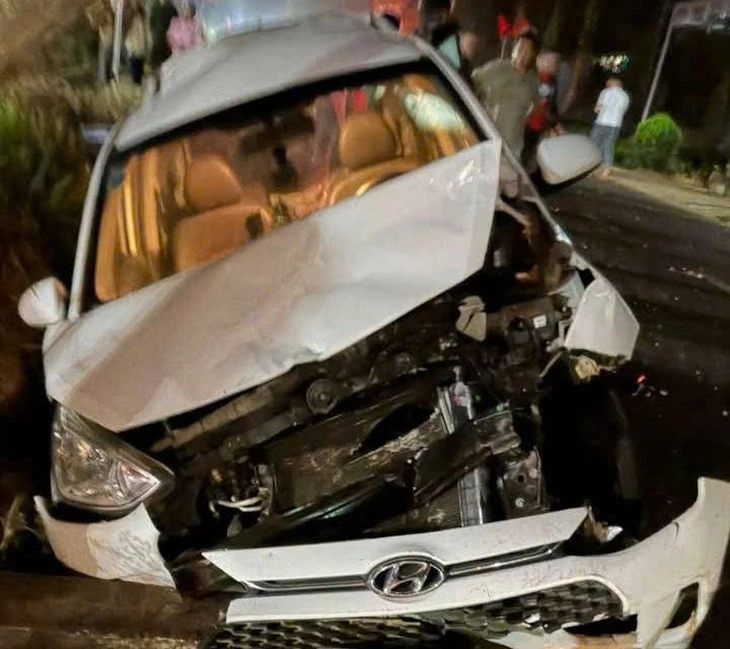 Xe tải tông liên hoàn 3 ô tô, 1 người chết tại chỗ Xe tải tông liên hoàn 3 ô tô, 1 người chết tại chỗ