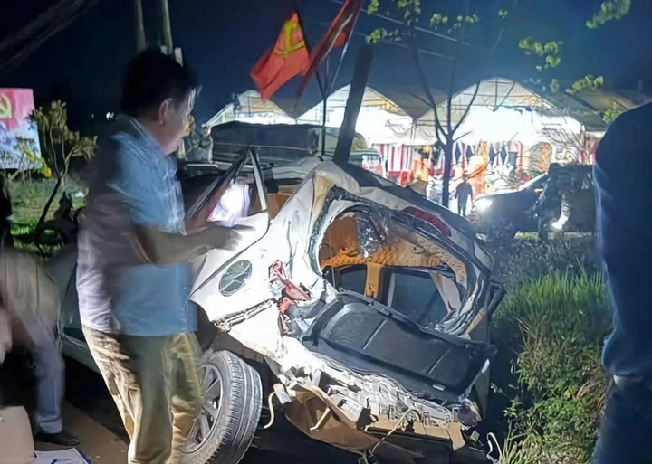 Xe tải tông liên hoàn 3 ô tô tại Đắk Lắk khiến 1 người đi bộ tử vong Xe tải tông liên hoàn 3 ô tô tại Đắk Lắk khiến 1 người đi bộ tử vong