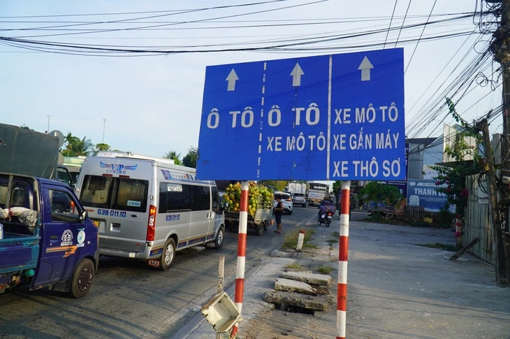 Xe từ miền Tây đổ về TP.HCM, quốc lộ 1, quốc lộ 60 ùn ứ kéo dài