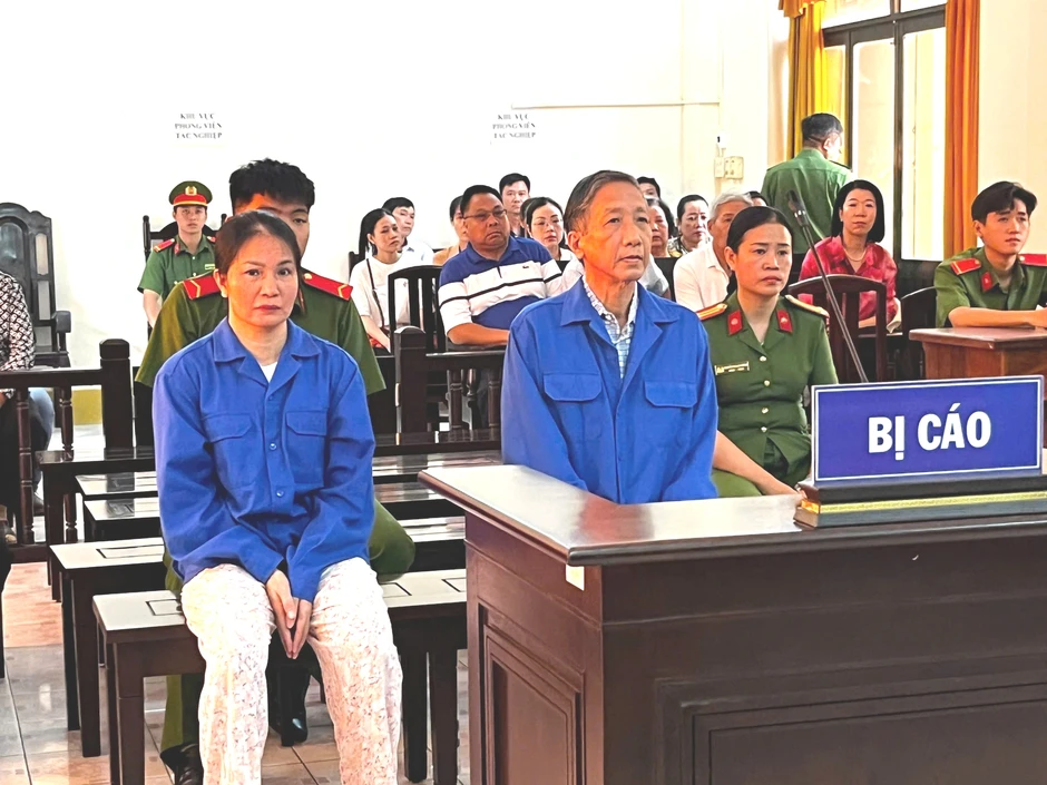 Xét xử cựu Trưởng công an Phú Quốc trong vụ lừa bán đất rừng, chiếm đoạt gần 68 tỉ Xét xử cựu Trưởng công an Phú Quốc trong vụ lừa bán đất rừng, chiếm đoạt gần 68 tỉ