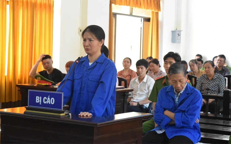 Xét xử cựu Trưởng công an Phú Quốc trong vụ lừa bán đất rừng, chiếm đoạt gần 68 tỉ Xét xử cựu Trưởng công an Phú Quốc trong vụ lừa bán đất rừng, chiếm đoạt gần 68 tỉ