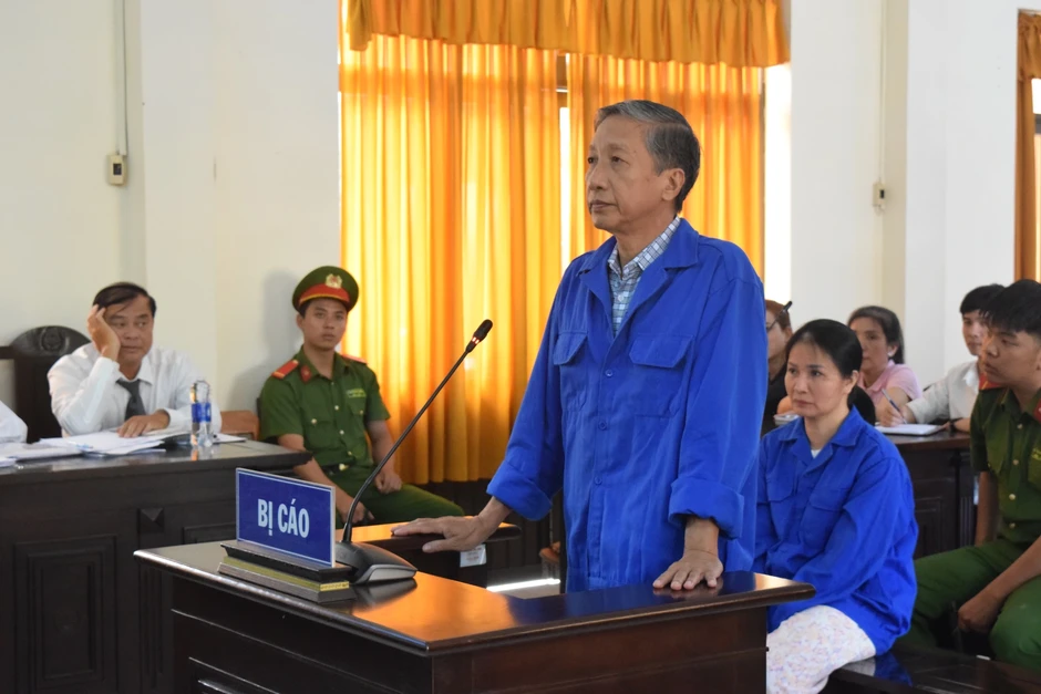 Xét xử cựu Trưởng công an Phú Quốc trong vụ lừa bán đất rừng, chiếm đoạt gần 68 tỉ Xét xử cựu Trưởng công an Phú Quốc trong vụ lừa bán đất rừng, chiếm đoạt gần 68 tỉ