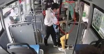 Xô đẩy hành khách, nhân viên xe buýt ở TPHCM bị đình chỉ