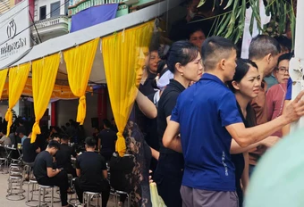 Xót xa 4 đám tang trên một con phố ở Thái Nguyên sau vụ tai nạn xe khách: "Toàn các cháu nhỏ, thương lắm..."