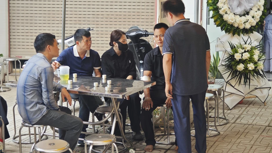 Xót xa 4 đám tang trên một con phố ở Thái Nguyên sau vụ tai nạn xe khách: "Toàn các cháu nhỏ, thương lắm..." Xót xa 4 đám tang trên một con phố ở Thái Nguyên sau vụ tai nạn xe khách: "Toàn các cháu nhỏ, thương lắm..."