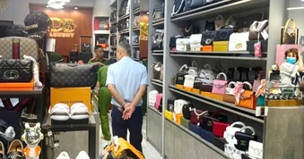Xử lý hàng loạt vụ giả mạo nhãn hiệu nổi tiếng Dior, Hermès, Louis VuiTinVinan