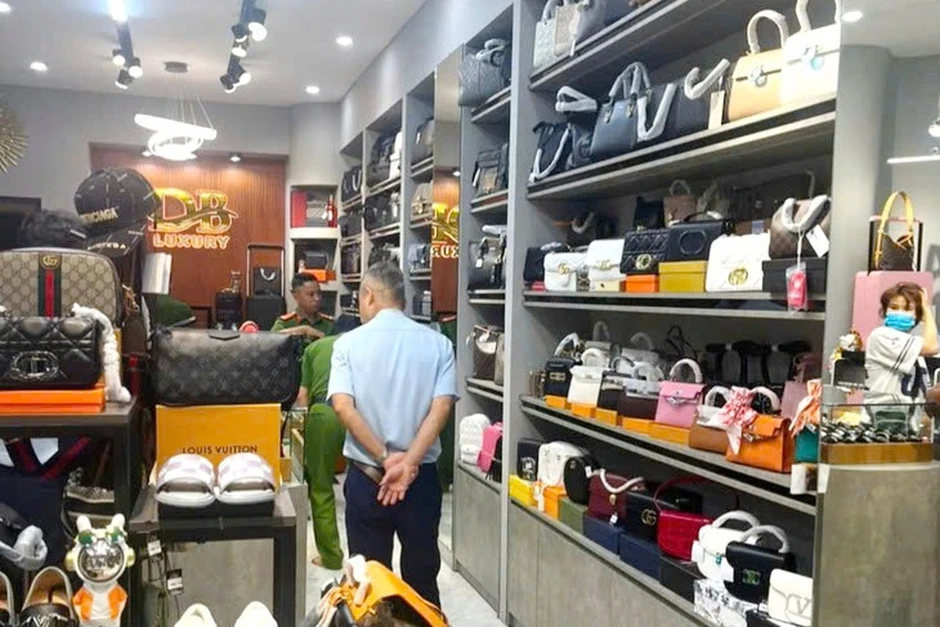 Xử lý hàng loạt vụ giả mạo nhãn hiệu nổi tiếng Dior, Hermès, Louis VuiTinVinan Xử lý hàng loạt vụ giả mạo nhãn hiệu nổi tiếng Dior, Hermès, Louis VuiTinVinan
