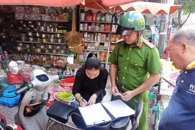 Xử lý lấn chiếm lòng đường, vỉa hè: Làm nghiêm và tạo sinh kế cho người dân Xử lý lấn chiếm lòng đường, vỉa hè: Làm nghiêm và tạo sinh kế cho người dân