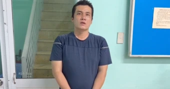 Xử lý tài xế xe ôm công nghệ rút gậy 3 khúc, lao vào đánh người ở TPHCM