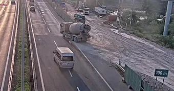 Xử phạt đơn vị thi công mở rộng cao tốc TP.HCM - Long Thành vì để xe ra vào không có người hướng dẫn