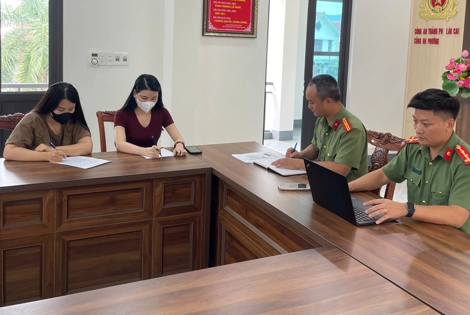 Xử phạt hai cô gái liên tục đăng bài xúc phạm nhau trên Facebook Xử phạt hai cô gái liên tục đăng bài xúc phạm nhau trên Facebook
