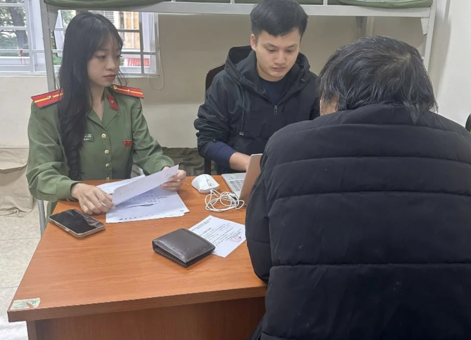 Xử phạt người đàn ông đăng tin sai sự thật về lãnh đạo Hà Nội Xử phạt người đàn ông đăng tin sai sự thật về lãnh đạo Hà Nội