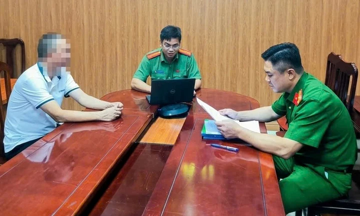 Xử phạt người đăng tin 'nắng nóng thóc phơi ngoài trời nổ thành bỏng' Xử phạt người đăng tin 'nắng nóng thóc phơi ngoài trời nổ thành bỏng'