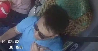 Xử phạt tài xế xe khách không thắt dây an toàn, dùng điện thoại