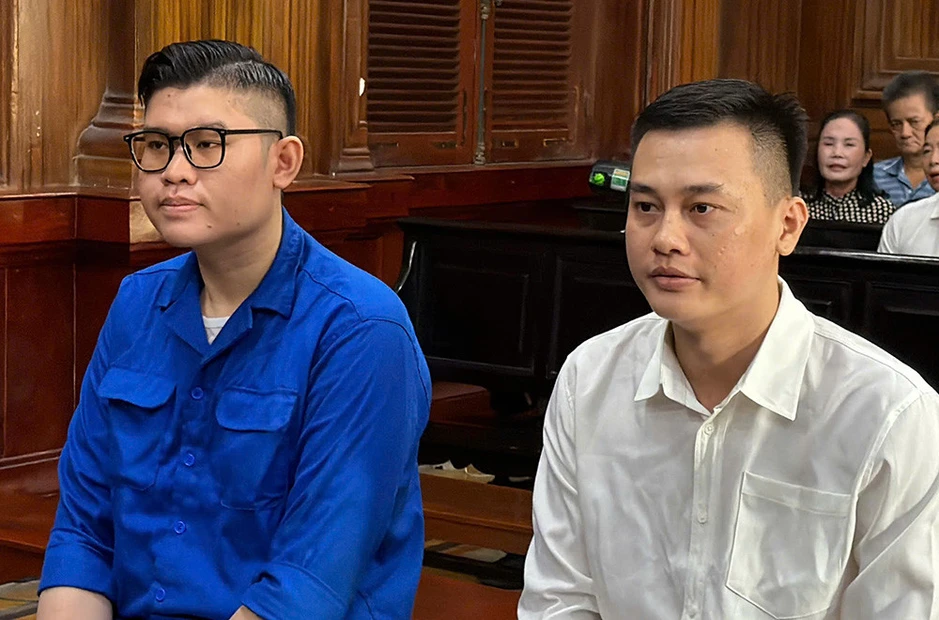 Xuất hiện tình tiết mới vụ ‘trùm' siêu xe Phan Công Khanh, tòa trả hồ sơ lần 2 Xuất hiện tình tiết mới vụ ‘trùm' siêu xe Phan Công Khanh, tòa trả hồ sơ lần 2