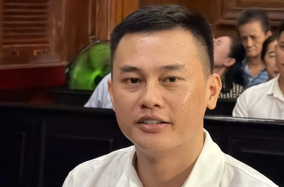 Xuất hiện tình tiết mới vụ ‘trùm' siêu xe Phan Công Khanh, tòa trả hồ sơ lần 2 Xuất hiện tình tiết mới vụ ‘trùm' siêu xe Phan Công Khanh, tòa trả hồ sơ lần 2