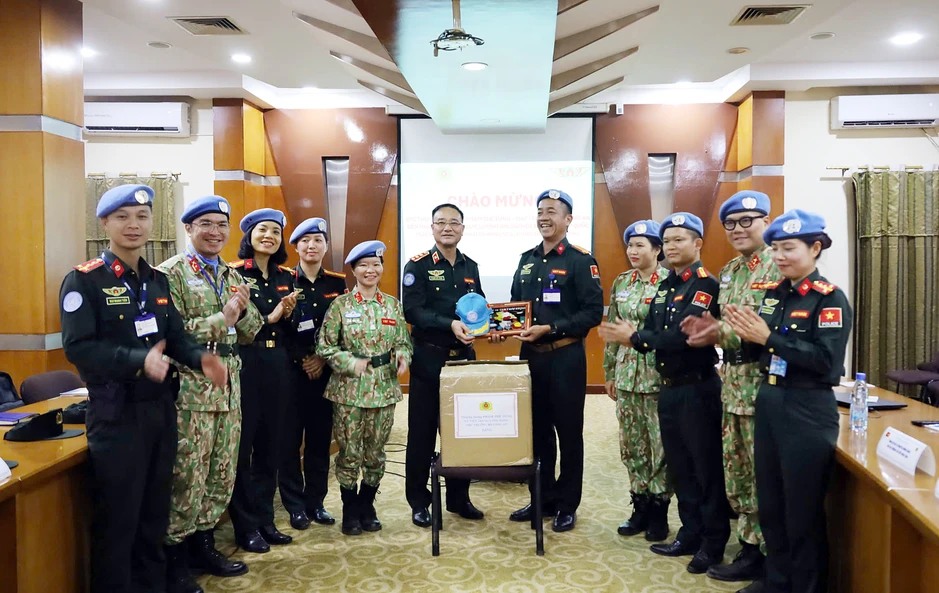 Xúc động cuộc gặp mặt của đồng chí Thứ trưởng với lực lượng Việt Nam ở Phái bộ MINUSCA